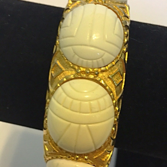 Kramer Vintage ‘50s/‘60s Scarab Hinged Bracelet - Picture 3 of 7
